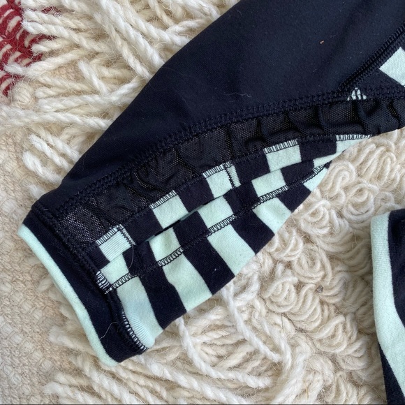 LULULEMON sea stripe mint and black striped Run: Reflect long sleeve tee 4 - Picture 6 of 11